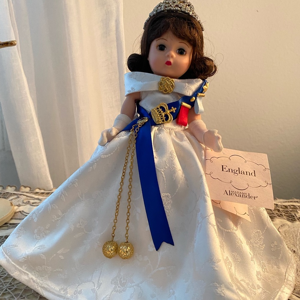 MADAME ALEXANDER QUEEN OF ENGLAND